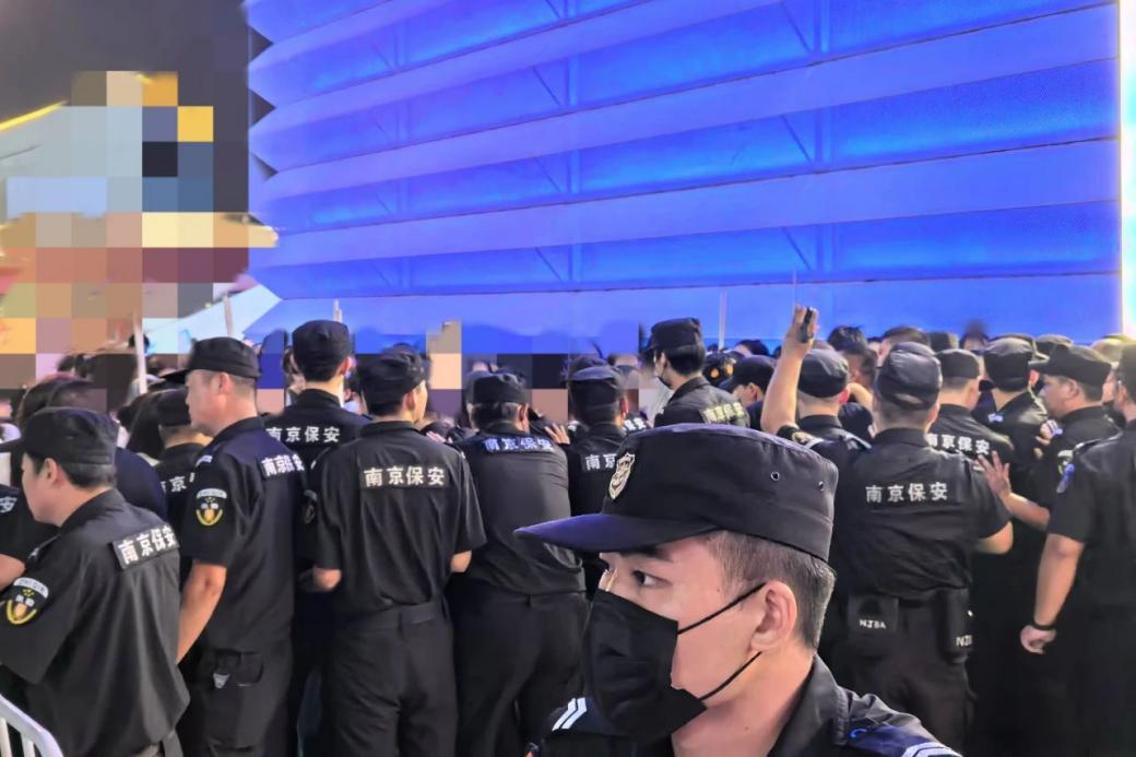 C:/Users/Administrator/Desktop/臺(tái)風(fēng)“貝碧嘉”來(lái)襲，南京保安積極應(yīng)對(duì)，“守”護(hù)萬(wàn)家團(tuán)圓！/12.jpg12