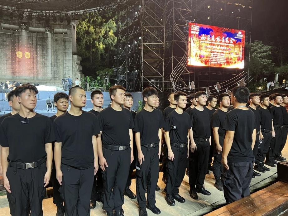 C:/Users/Administrator/Desktop/臺(tái)風(fēng)“貝碧嘉”來(lái)襲，南京保安積極應(yīng)對(duì)，“守”護(hù)萬(wàn)家團(tuán)圓！/10.jpg10