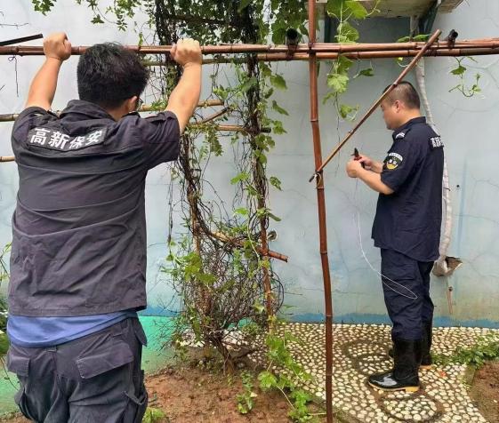 C:/Users/BA/Desktop/風(fēng)雨過后南京保安迅速行動，恢復(fù)安“寧”面貌/9.jpg9