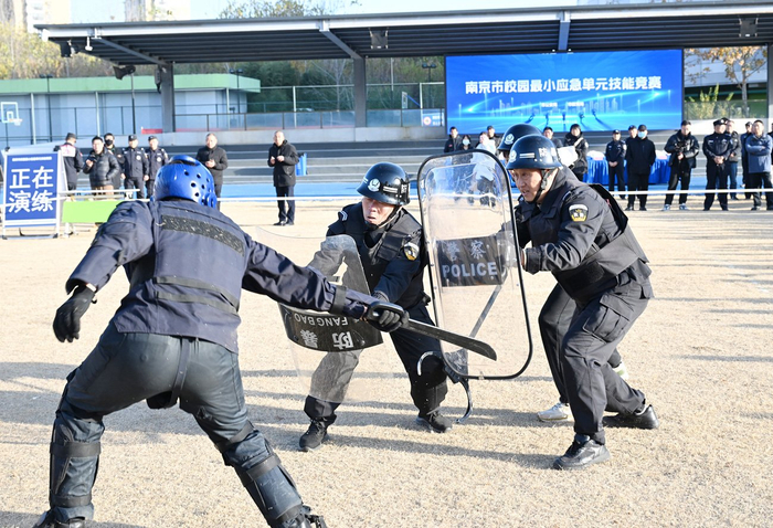 E:/25.12.10后 上傳網(wǎng)站留存/喜報！南京市保安服務(wù)有限公司建鄴分公司榮獲“校園最小應(yīng)急單元技能競賽”一等獎/照片/w700d1q75cms.jpgw700d1q75cms