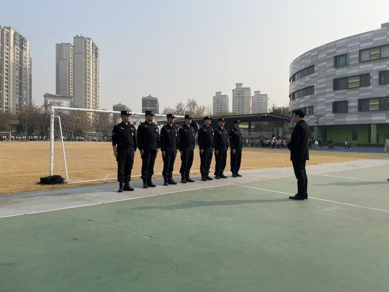 E:/25.12.10后 上傳網(wǎng)站留存/喜報！南京市保安服務(wù)有限公司建鄴分公司榮獲“校園最小應(yīng)急單元技能競賽”一等獎/照片/7f4752ecec0a4eaf4162fae738cff144.jpg7f4752ecec0a4eaf4162fae738cff144